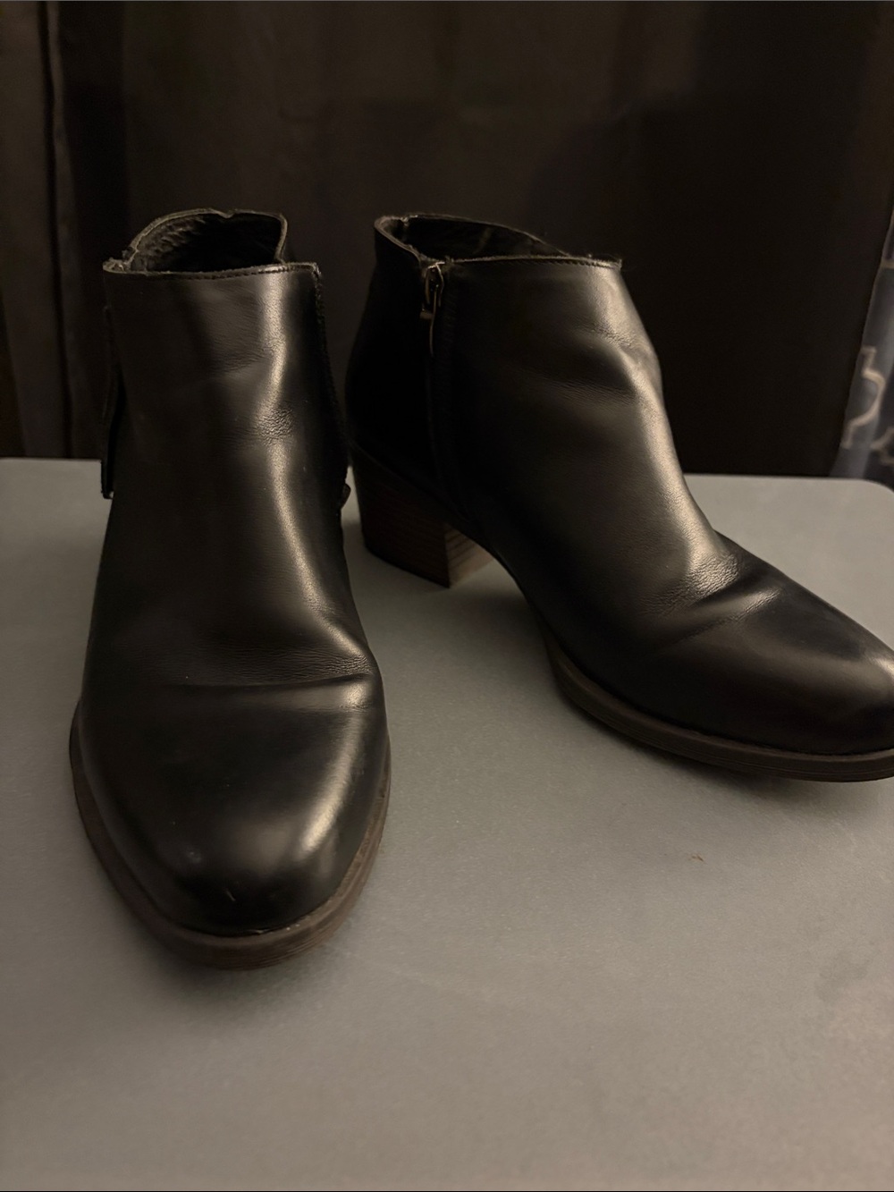Vepose Black Leather Ankle Booties with Low Block Heel